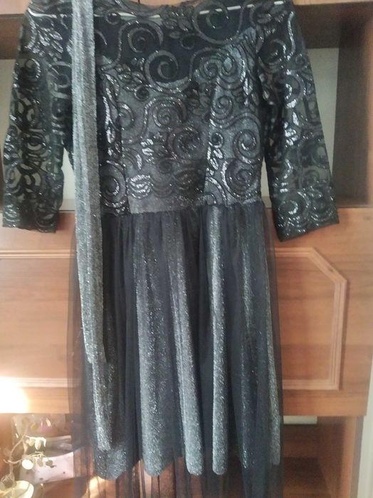 Вечірня жіноча сукня