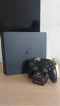 PS4 (c/jogos e 2 comandos)