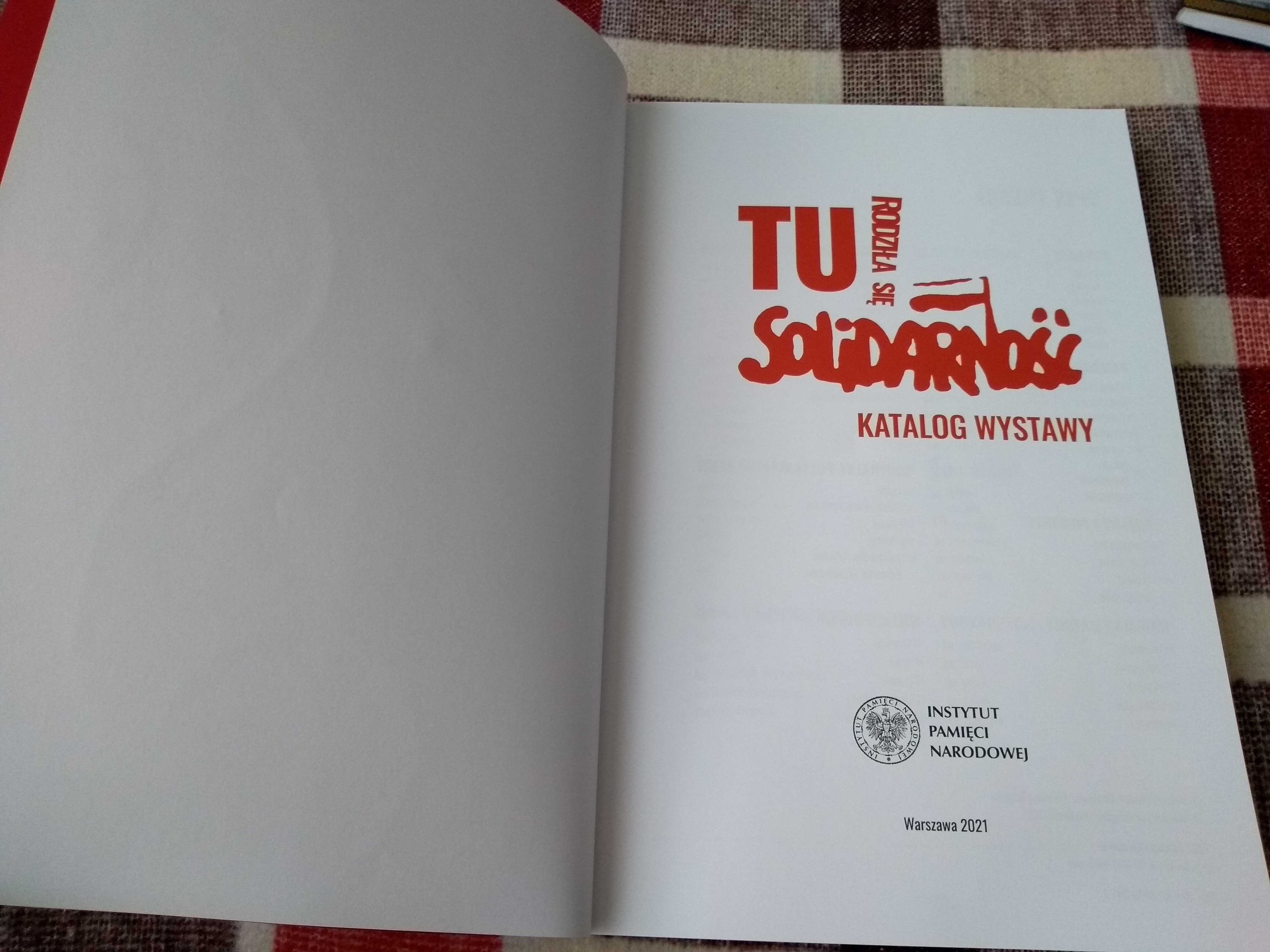 Książka TU rodziła się Solidarność, język polski i angielski, IPN