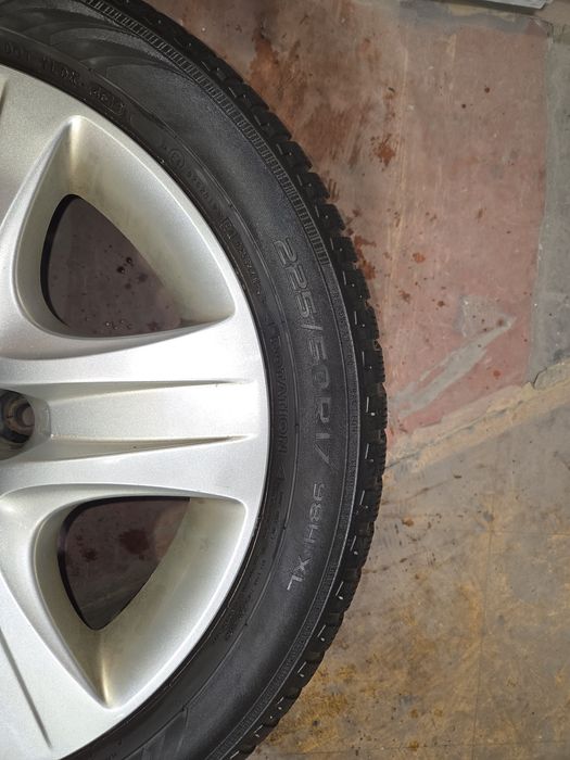 4 koła 17" - opony Nokian 225/50/R17, felgi strukturalne, kołpaki