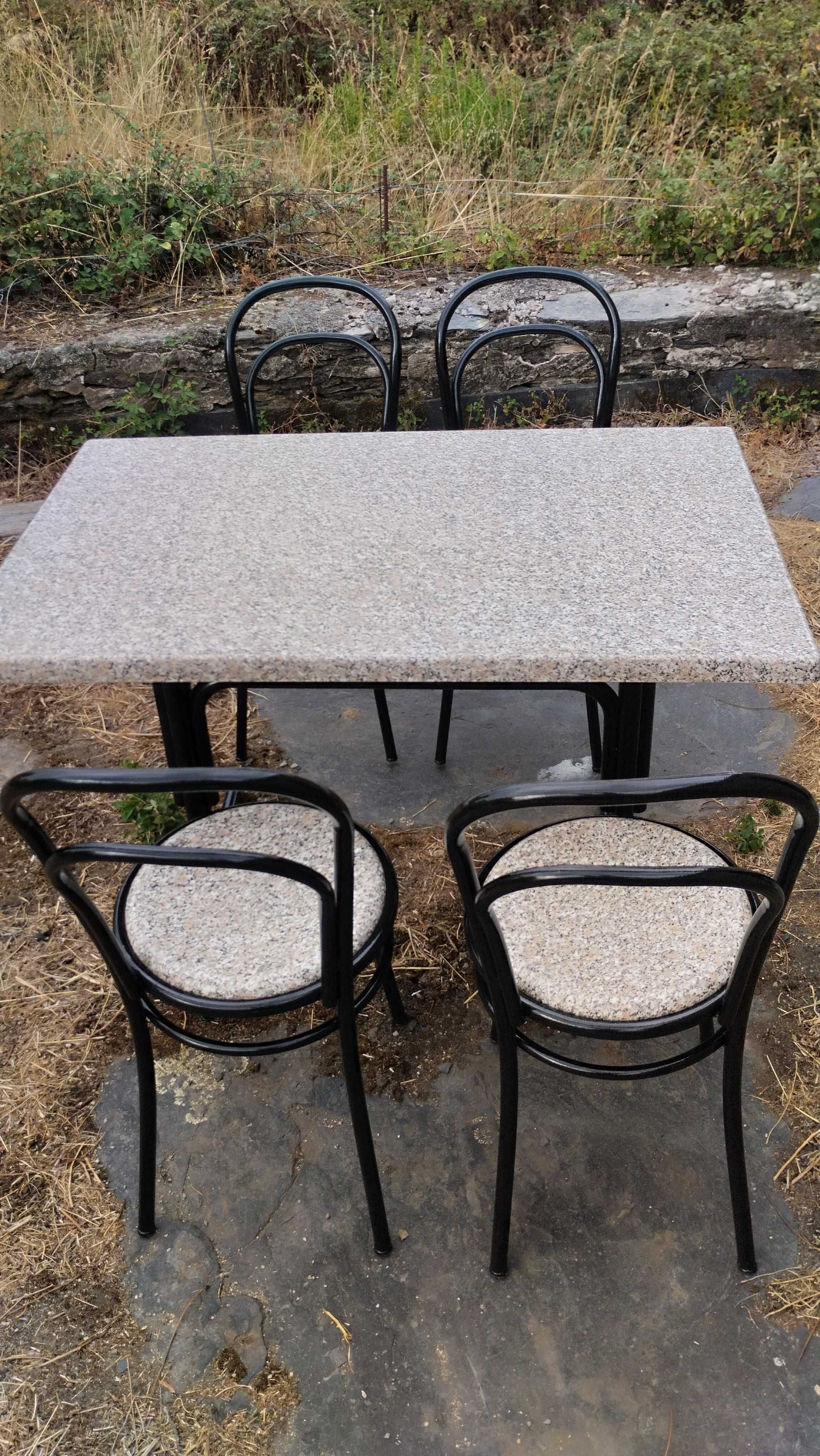 Vendo mesa com 4 cadeiras para cozinha ótimo estado 80 euros