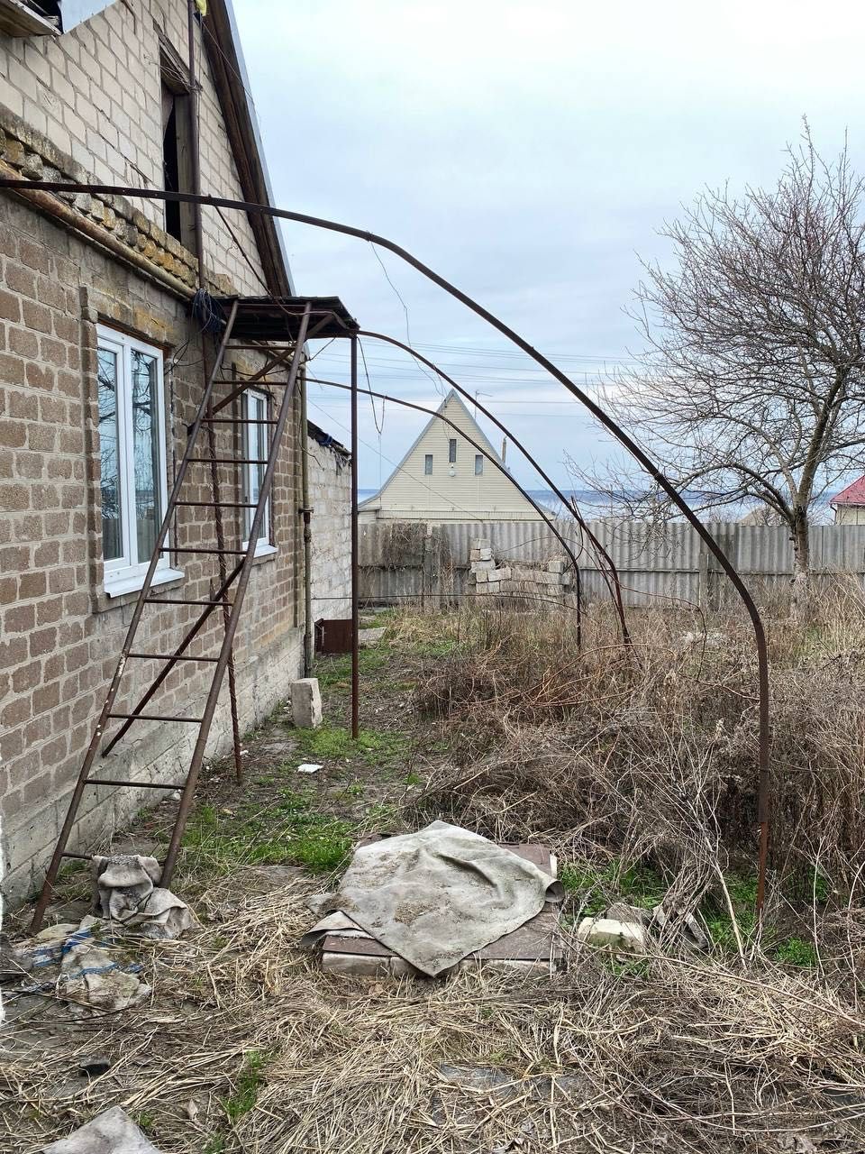 Продається просторий будинок із великою ділянкою в Дніпровське (КПК)