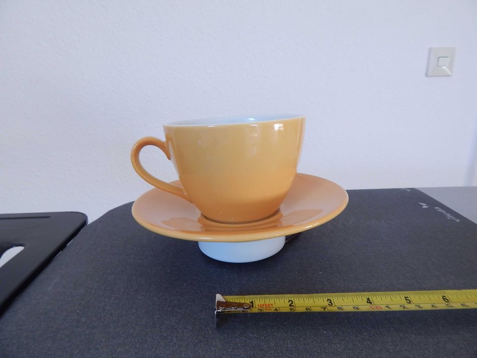 Светильник настольный, настенный.