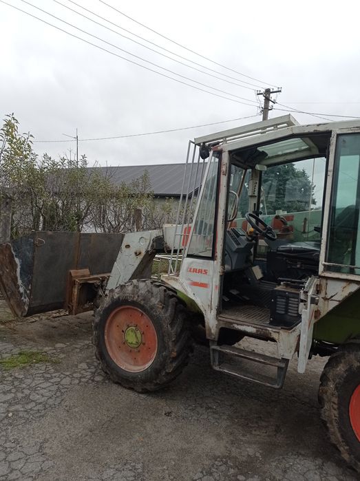 Продам навантажувач  CLAAS 907