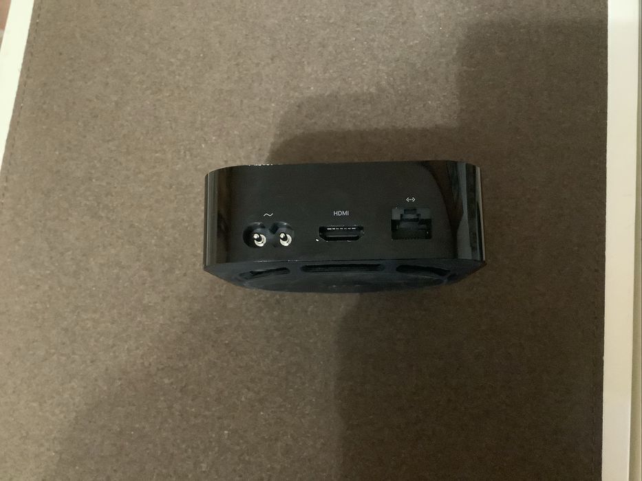 Apple TV 4K 64 Gb у відмінному стані + в подарунок інсталяція на стіну