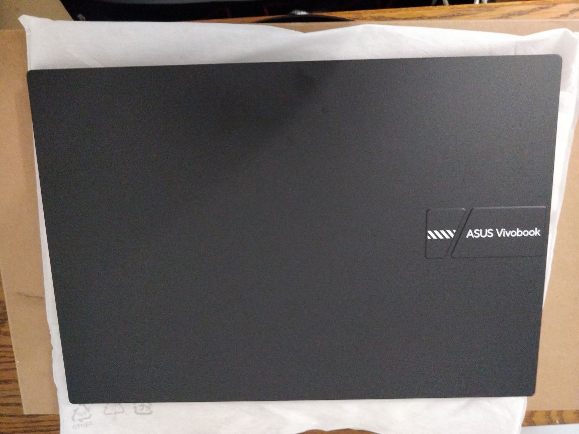 Asus Vivobook 16 , Ryzen 9 7940HS, DDR5, Windows 11