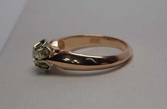 Pierścionek z brylantem 0,24 ct. Różowo białe złoto R.16