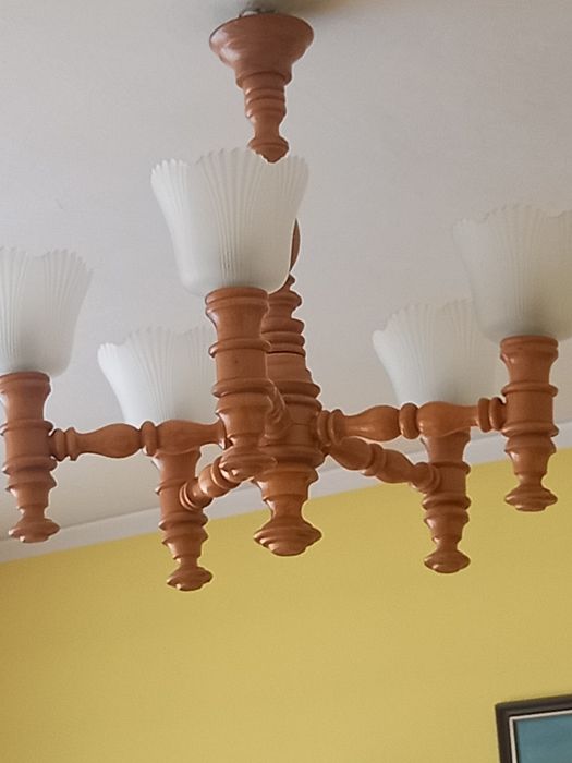 Żyrandol drewniany