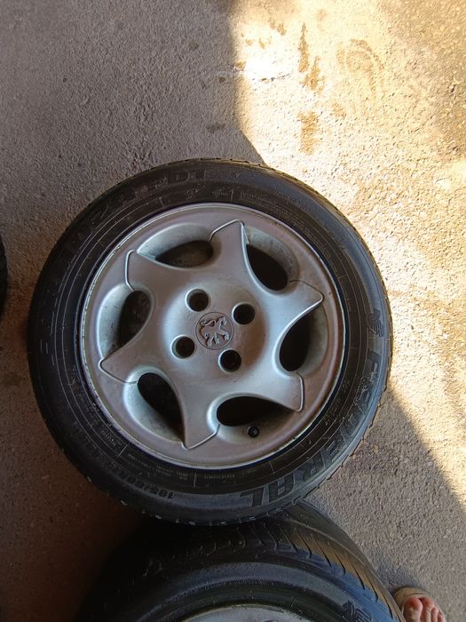 Jantes Peugeot impecável.