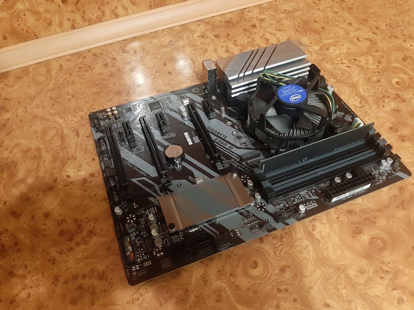 Gigabyte Z390 D (s1151v2, Intel Z390, PCI-Ex16)+I3 9100F+8Gb 3200