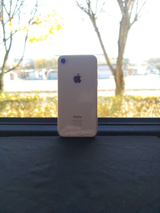 iPhone 8 64 GB   .