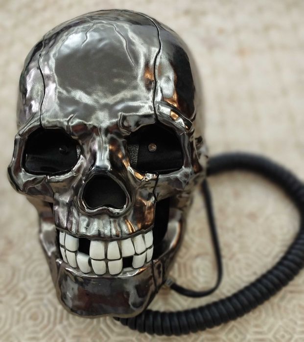 Telefone em forma de "Caveira"