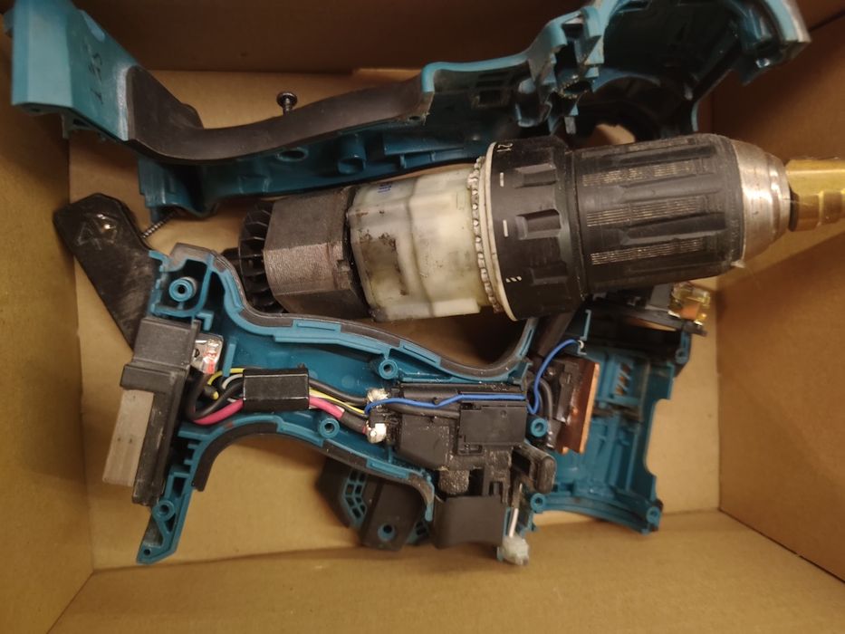 Makita ddf482 wkrętarka wiertarka uszkodzona