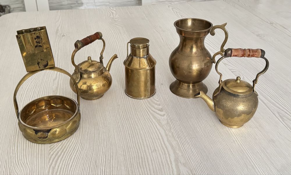 zestaw ozdobnych naczyń vintage z mosiądzu