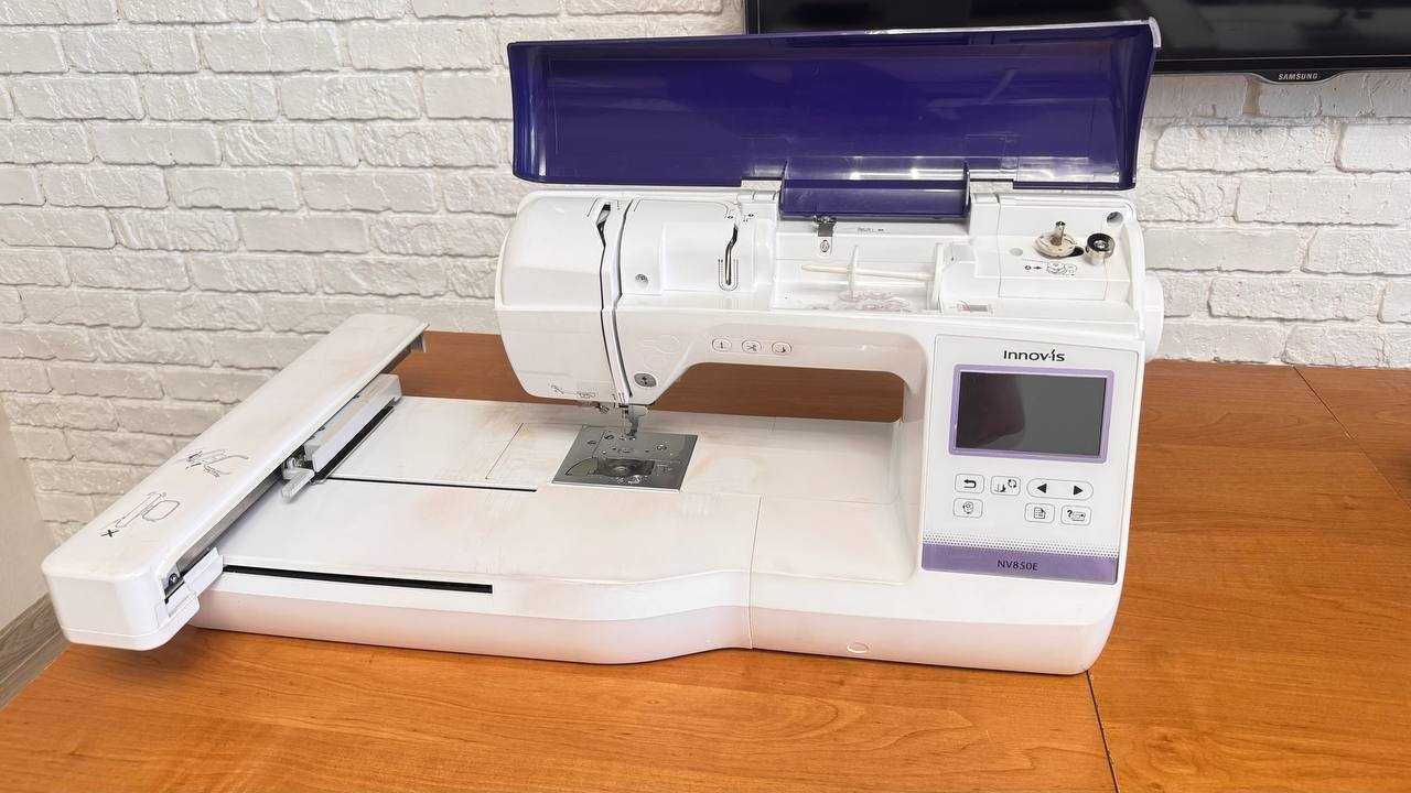 Вишивальна машина Brother Innov-is NV850E