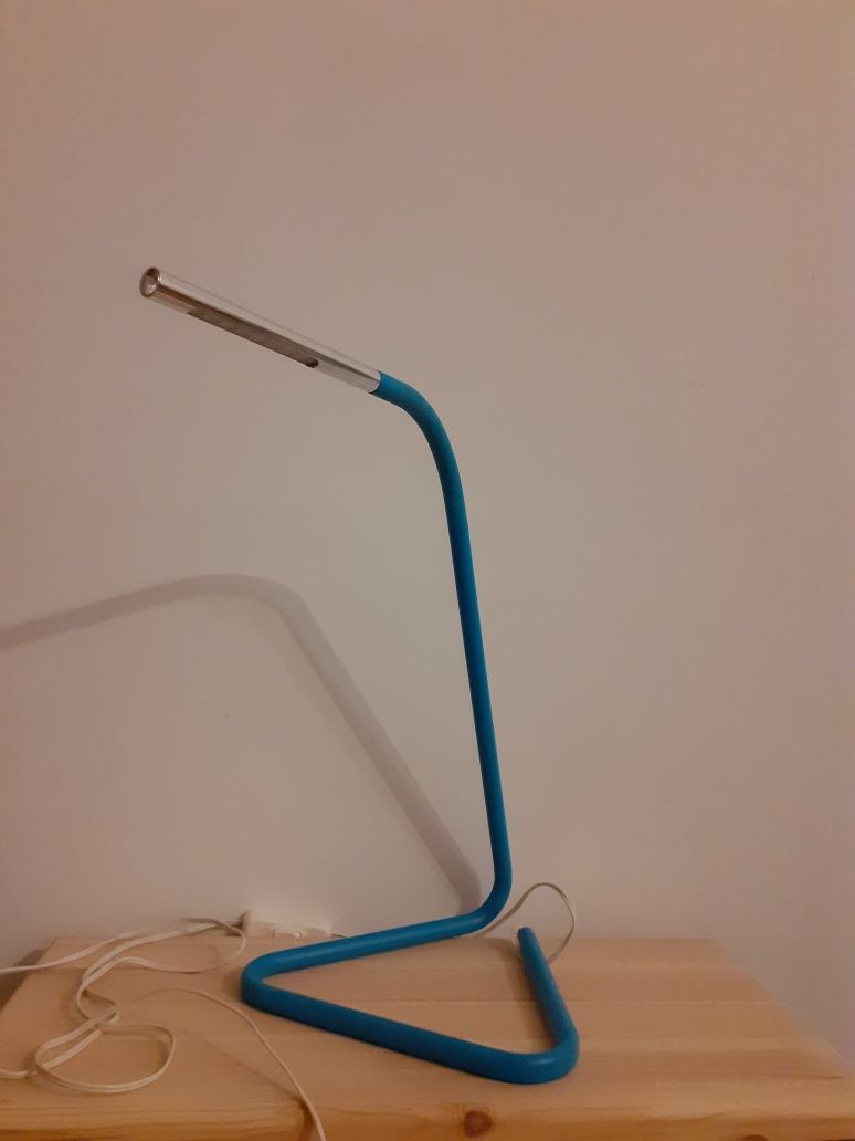 Lampka biurkowa LED niebieska