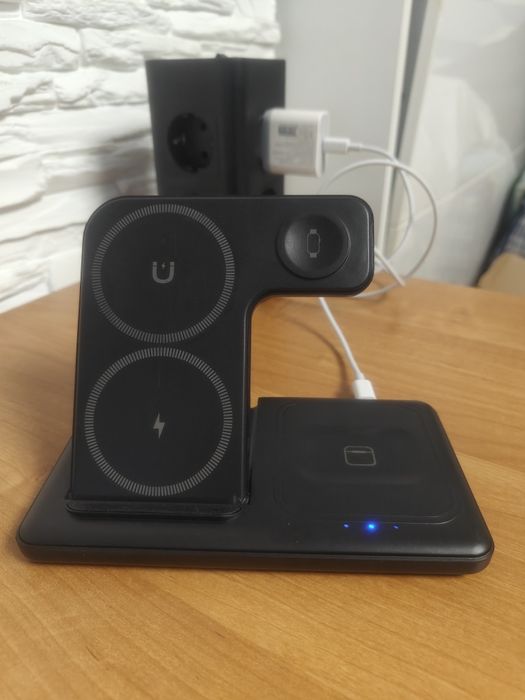 Ładowarka indukcyjna 3 w 1

Telefon,zegarek i słuchawki