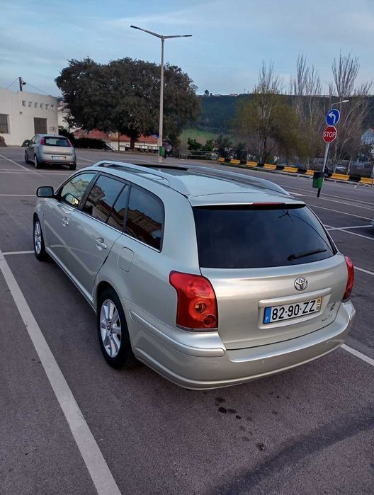 Toyota Avenses 1.8 VVTI | Gasolina bem estimável | Impecável de tudo