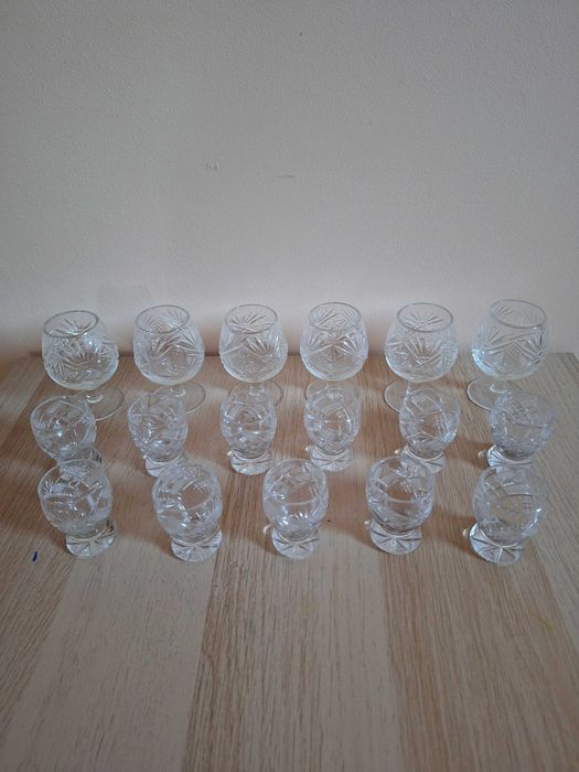 Kieliszki kryształowe, kryształy