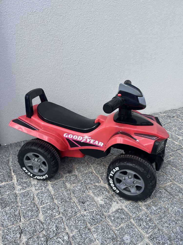 Moto 4 de criança