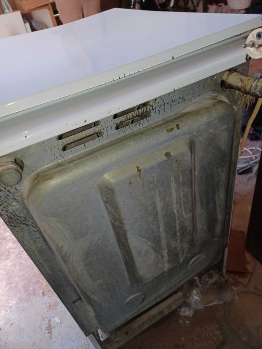 Kuchnia gazowa z piekarnikiem elektrycznym,