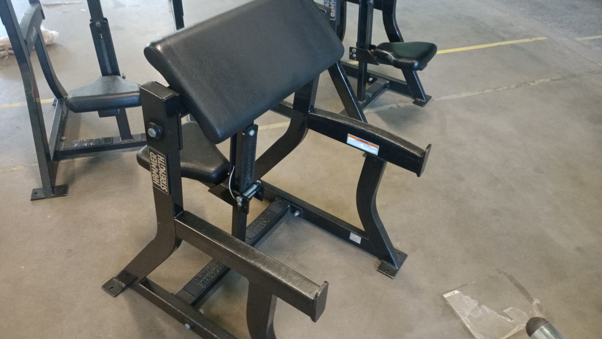 Modlitewnik hammer strength arm curl ławka Scott-a biceps hamer