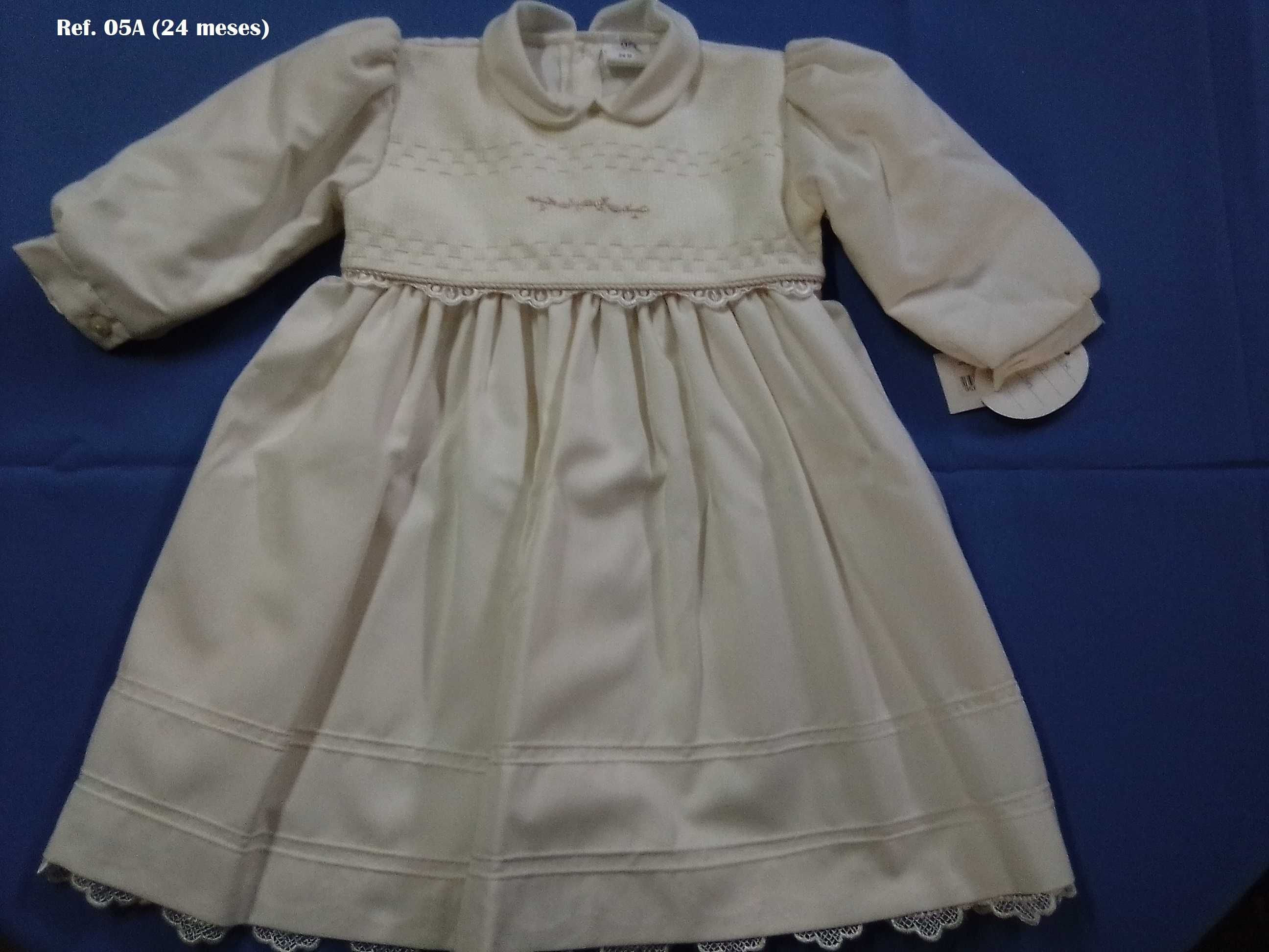 Vestidos de Batizado (vários modelos: 4 de 18 meses e 1 de 24 meses)