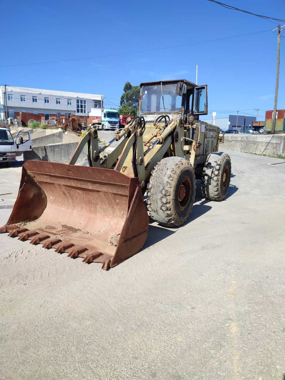 Pá carregadora Komatsu W90