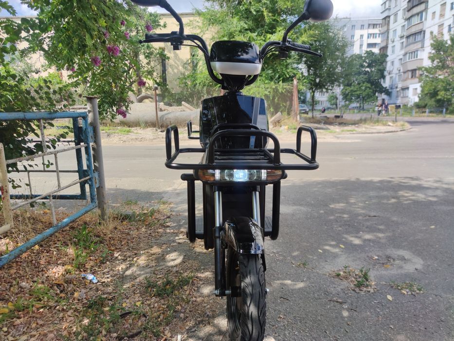 Електроскутер CROSSRIDE 14 COURIER 01