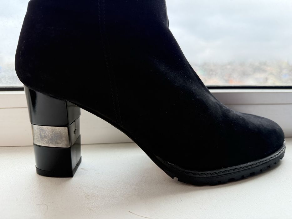 Зимові замшеві елегантні італійські чобітки на натуральному хутрі,р.37