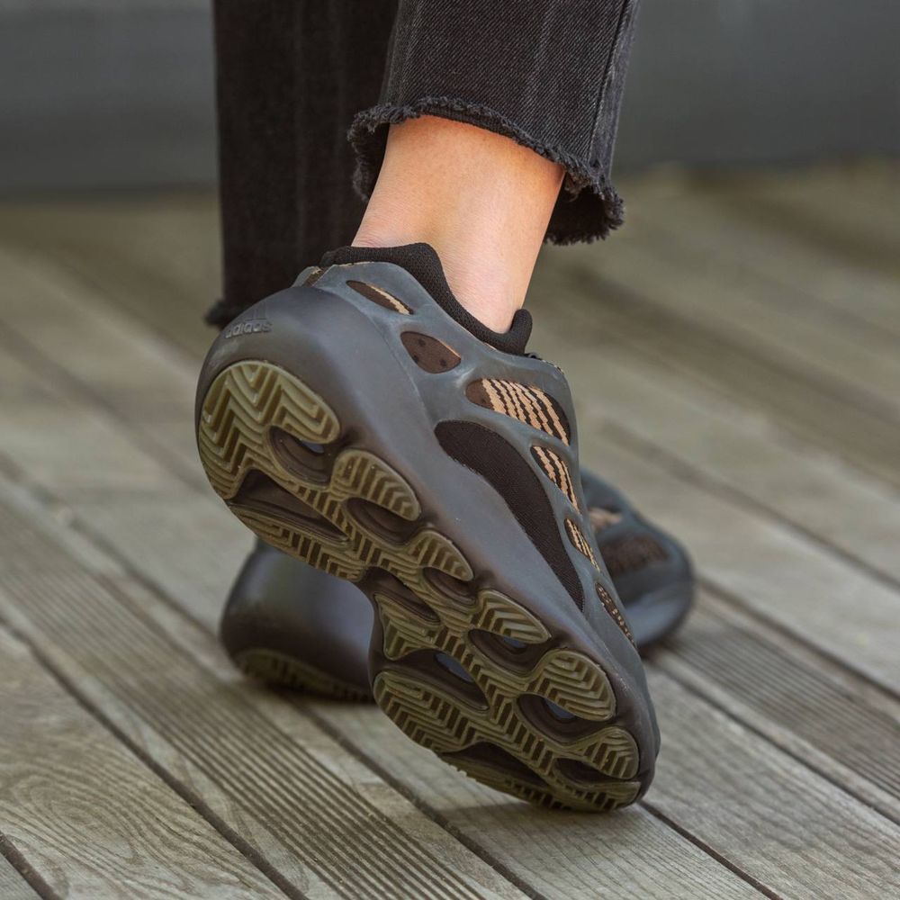 Кросівки жіночі Adidas Yeezy Boost 700 v3 Brown 36-45