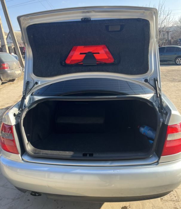Audi A4 B5 1.8 бензин