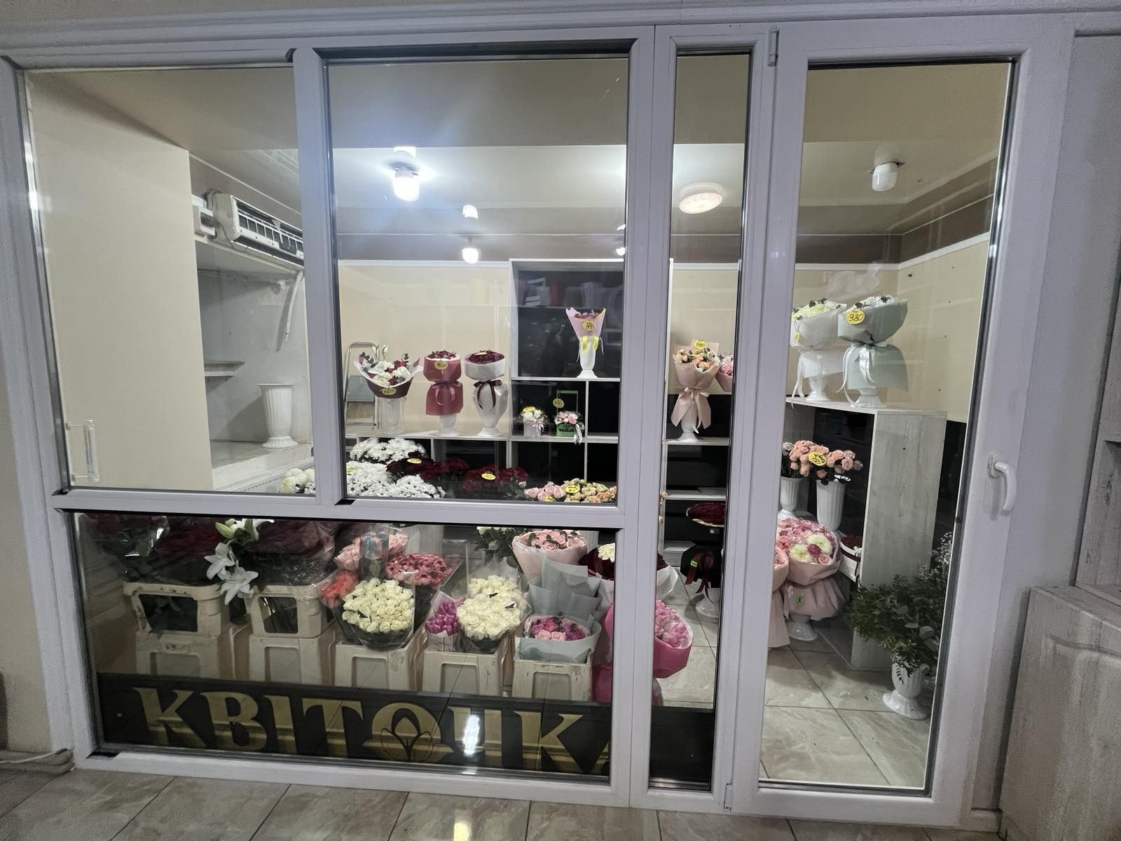 продам Квіткову крамницю цветочный магазин
