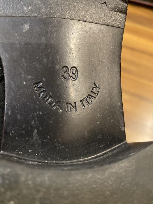 Продам жіночі шкіряні зимові чоботи