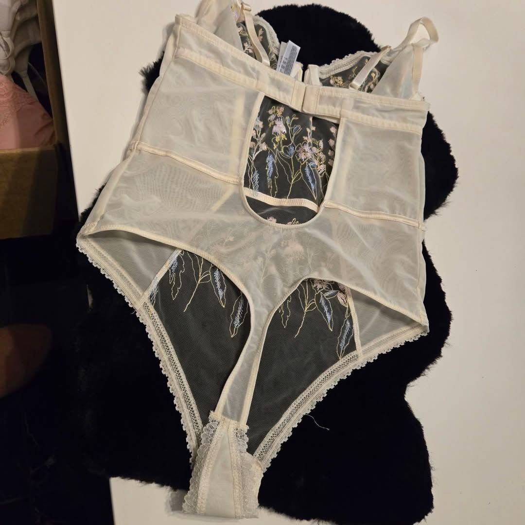 Modelujące body Primark r.70B