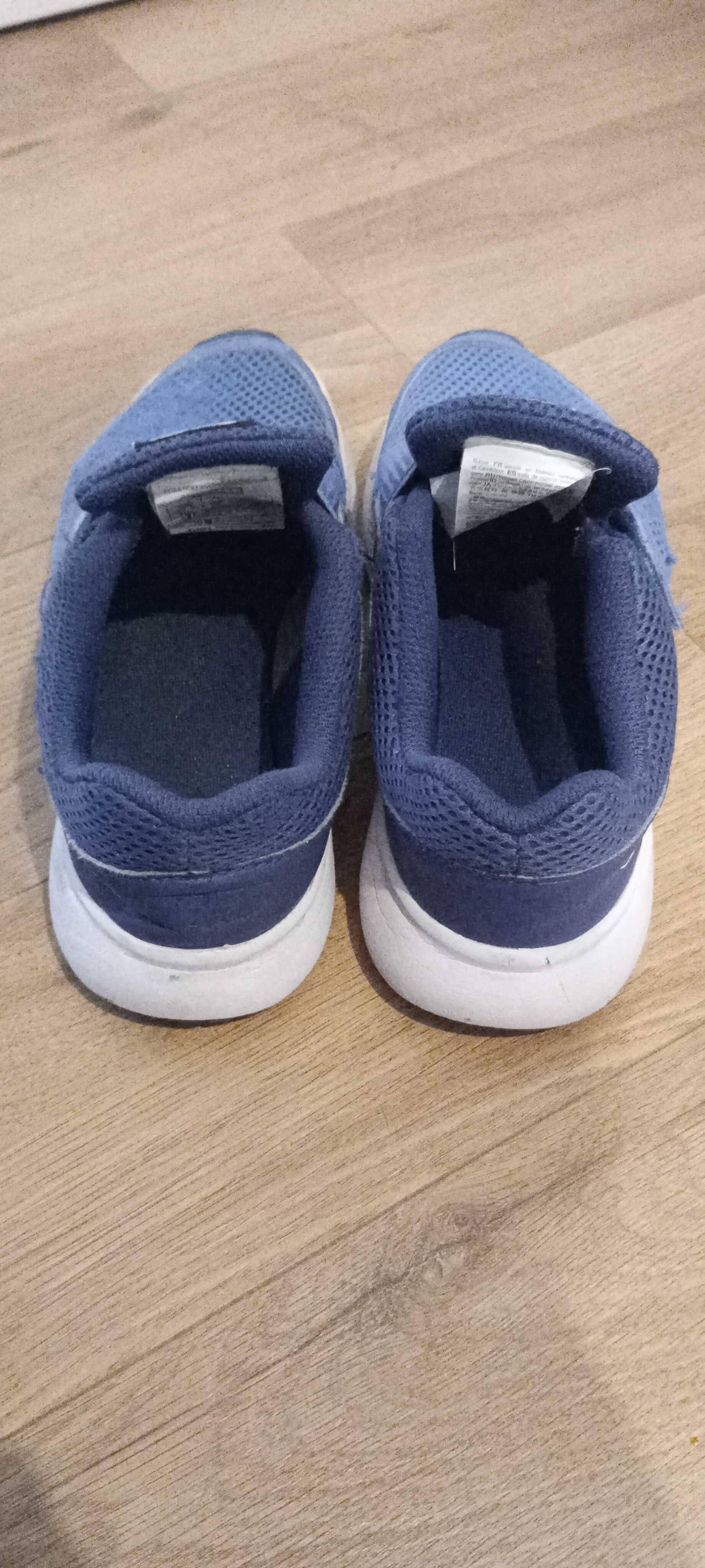 Buty Kilenji, na wf, do szkoły, rozmiar 34, Decathlon. Biała podeszwa