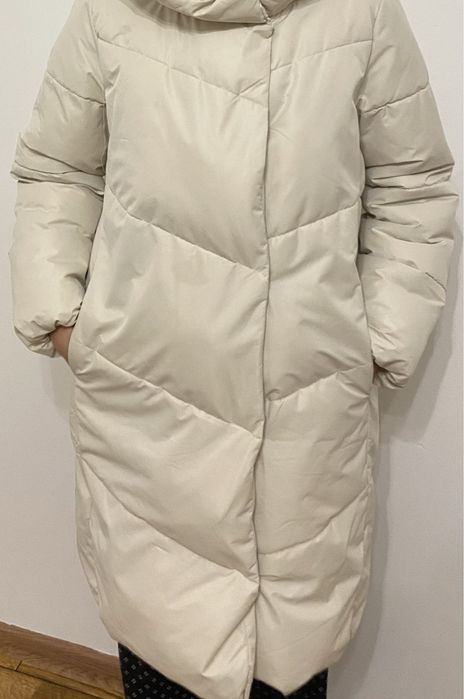 Бежева довга куртка REZERVED.