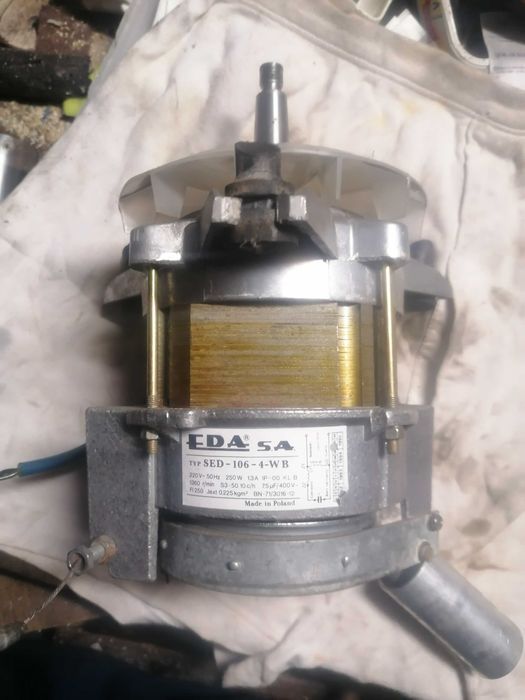 Silnik elektryczny z hamulcem ciernym | 0,25 kW | 1360 obr/min | 1.3A