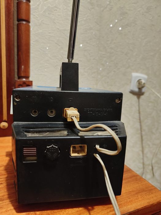 Телевізор Електроніка ВЛ-100(Телевизор Электроника ВЛ-100)