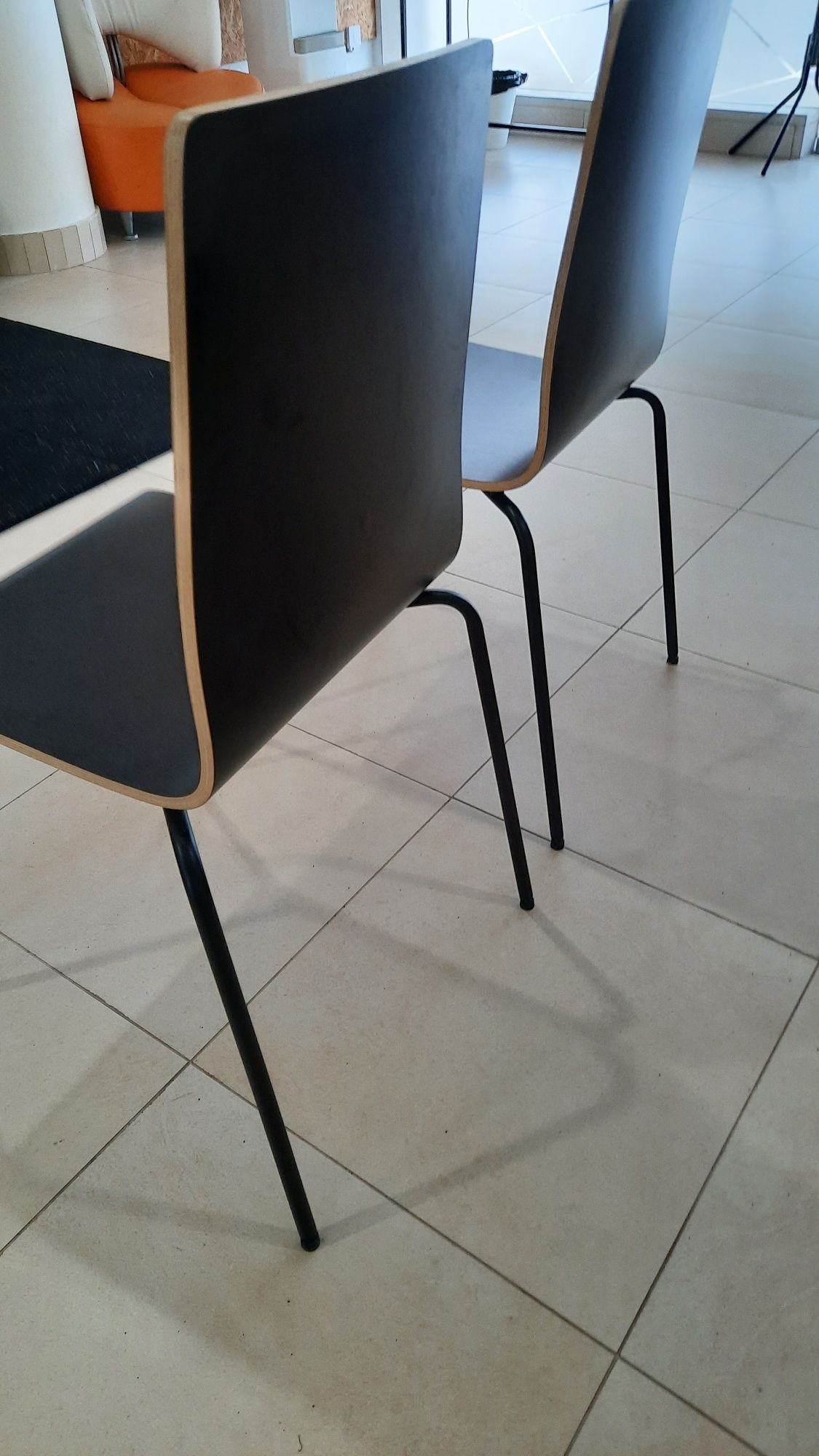 2 Cadeiras IKEA – Design Moderno e Confortável