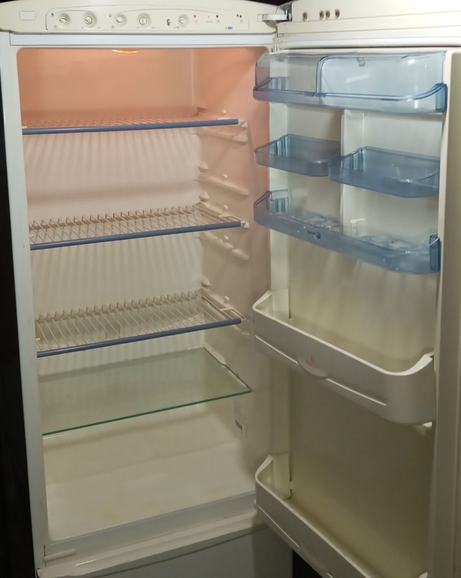 Двокамерний холодильник Fagor