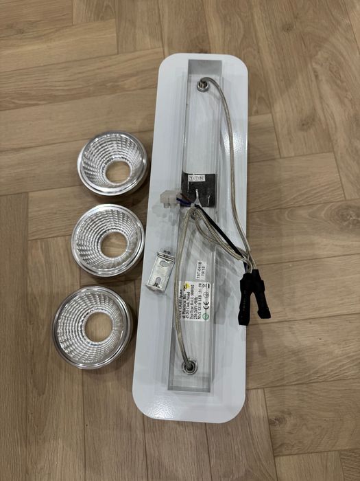Lampa sufitowa z kloszami biała srebrna