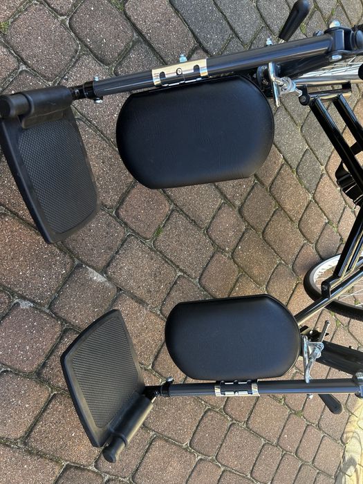 Wózek inwalidzki z funkcją rozkładania na płasko