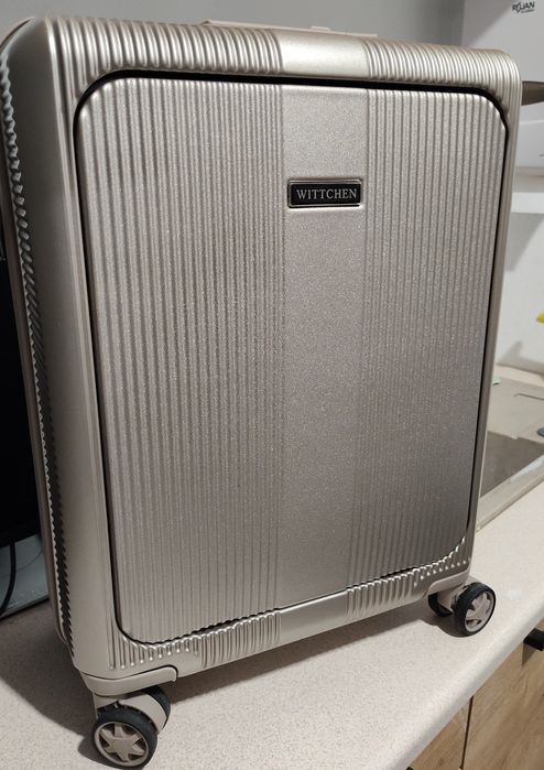 Walizka kabinowa z polikarbonu z kieszenią na laptopa 15" szampańska