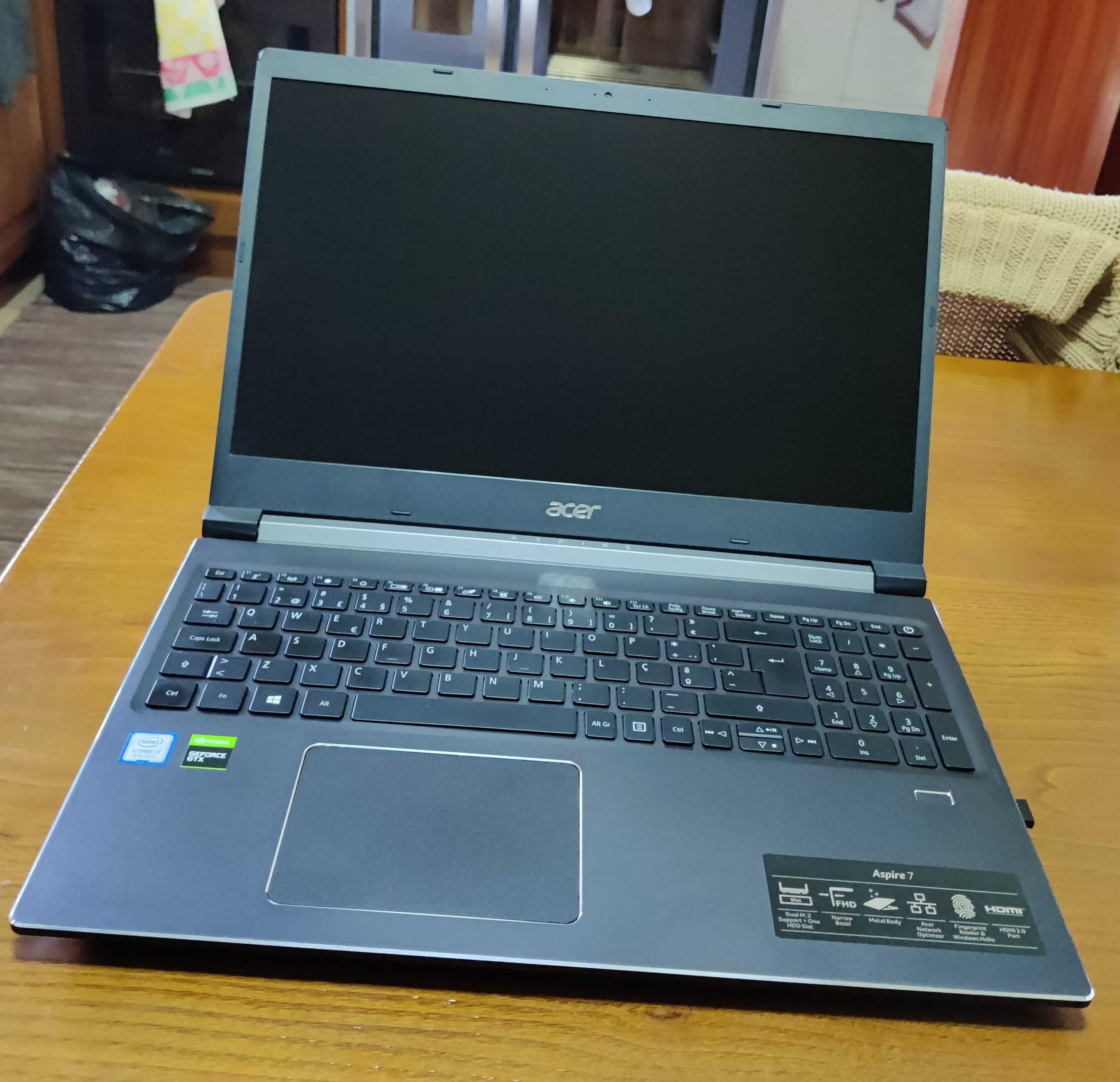 Portátil Acer Aspire7 A715-74G