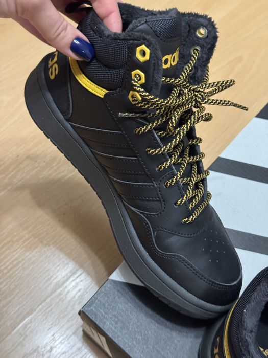 Кросівки жіночі / унісекс підліткові adidas