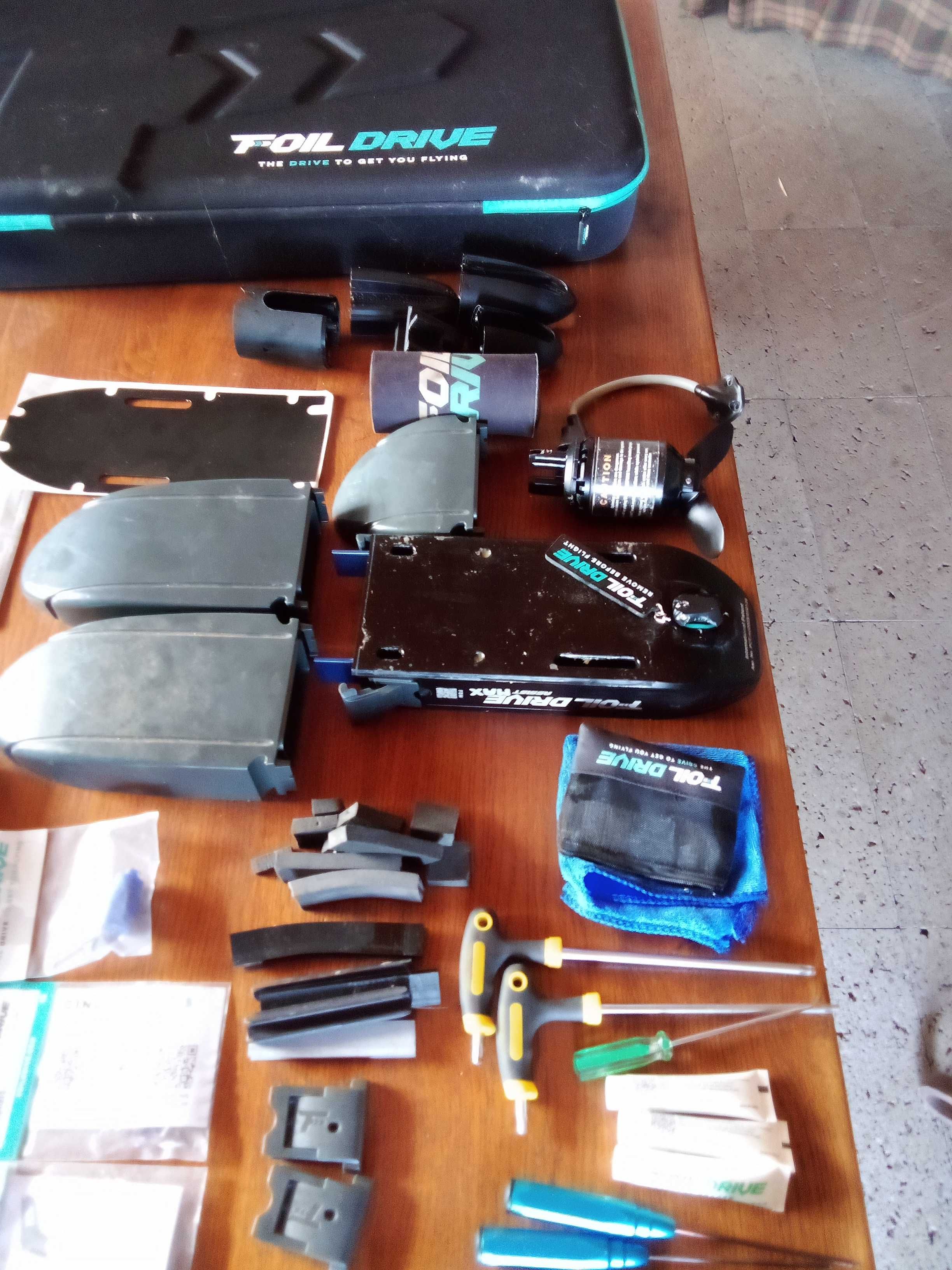 FOIL DRIVE MAX with 2 batteries, 2 chargers, 2 controllers, ...