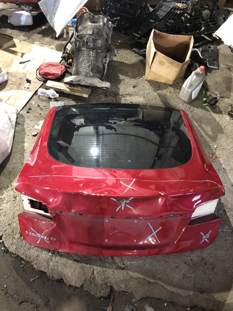 Кришка багажника Ляда Tesla mode S