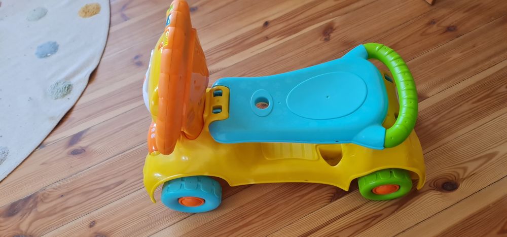 Zabawka edukacyjna, jeździk i hulajnoga w jednym