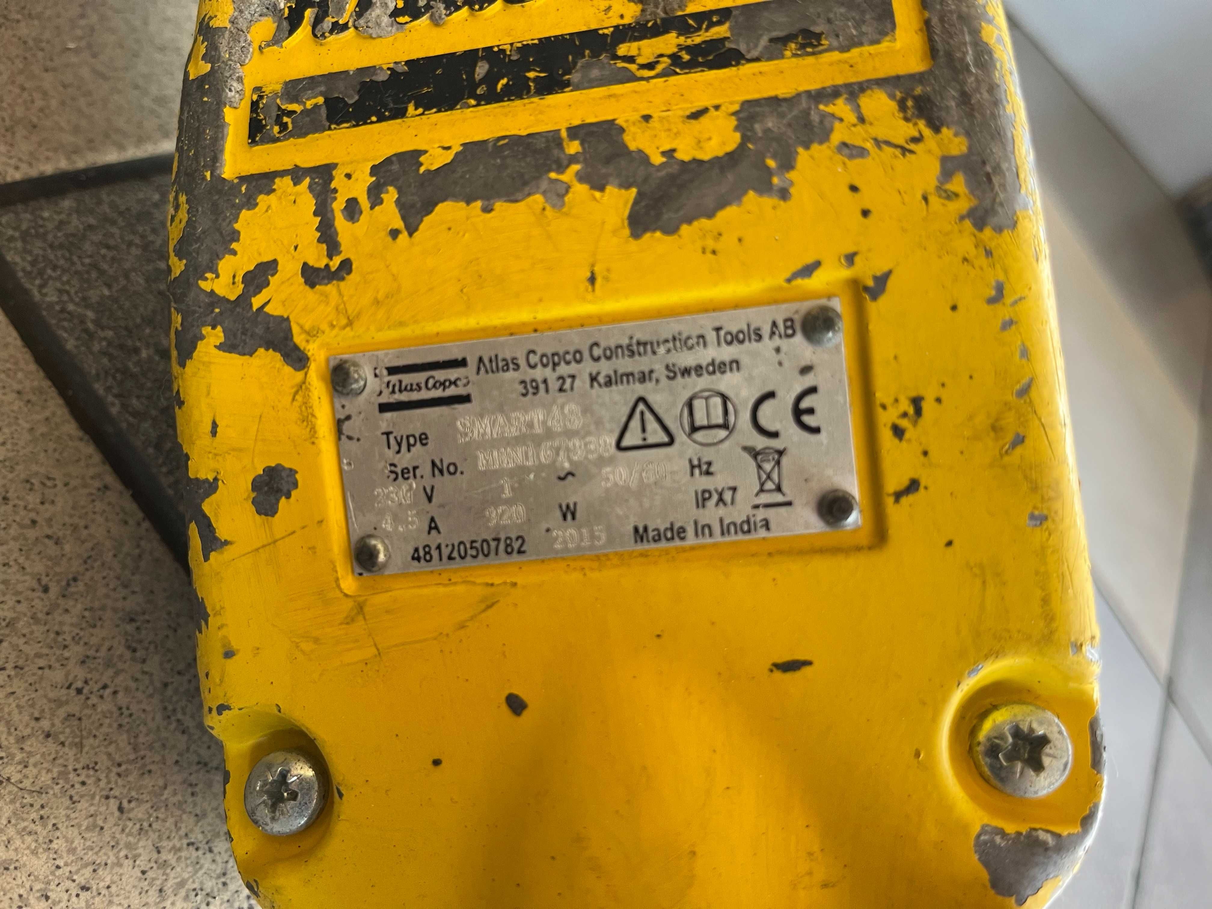 Wibrator pogrążalny do betonu buława Atlas Copco Smart 48, 10m